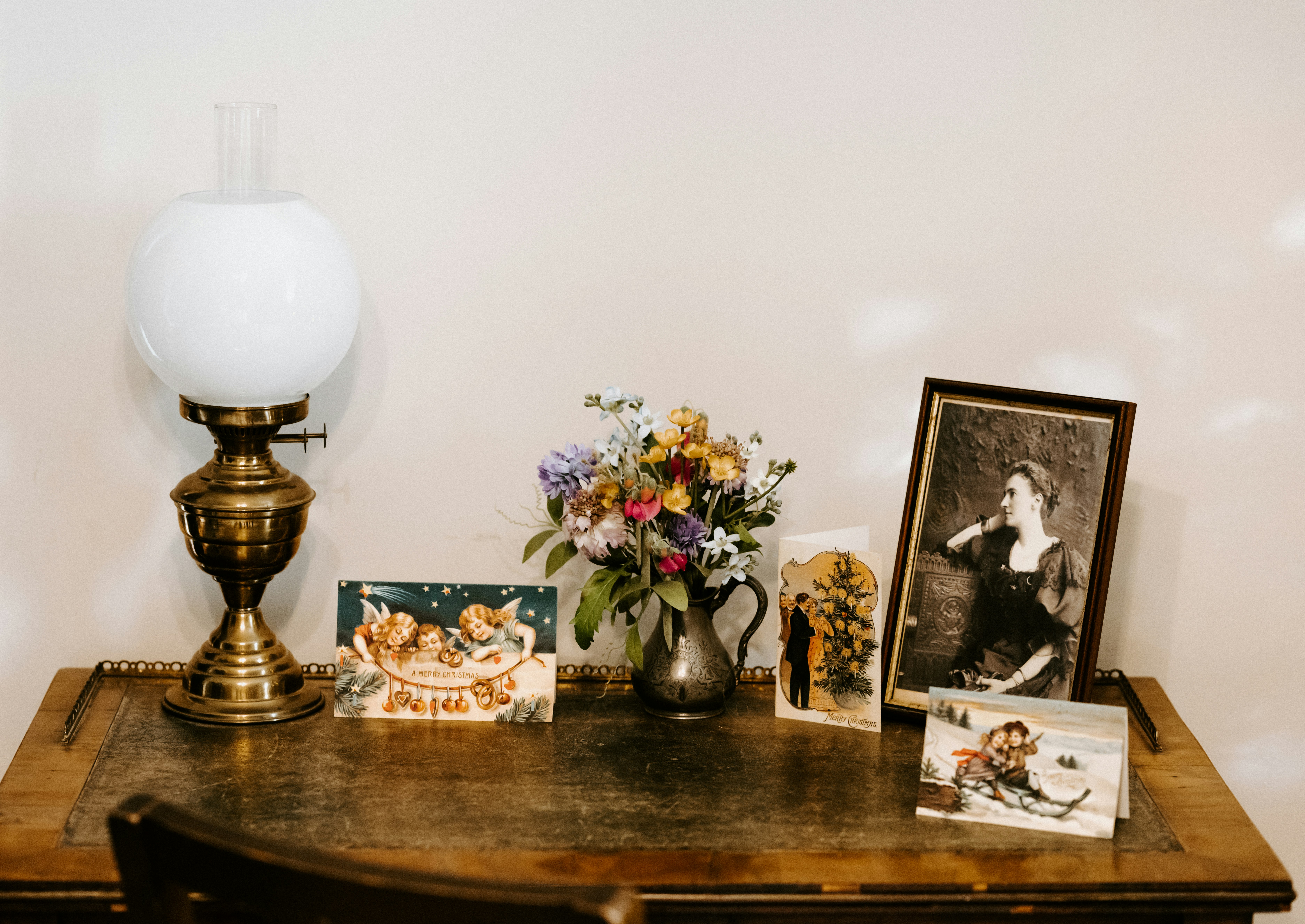 brass-colored and white table lamp